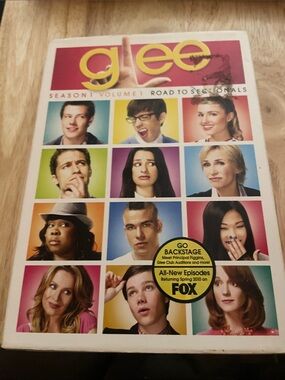 Glee Season 1 Volume 1 Road to Regionals DVD - Colorful Cast Cover